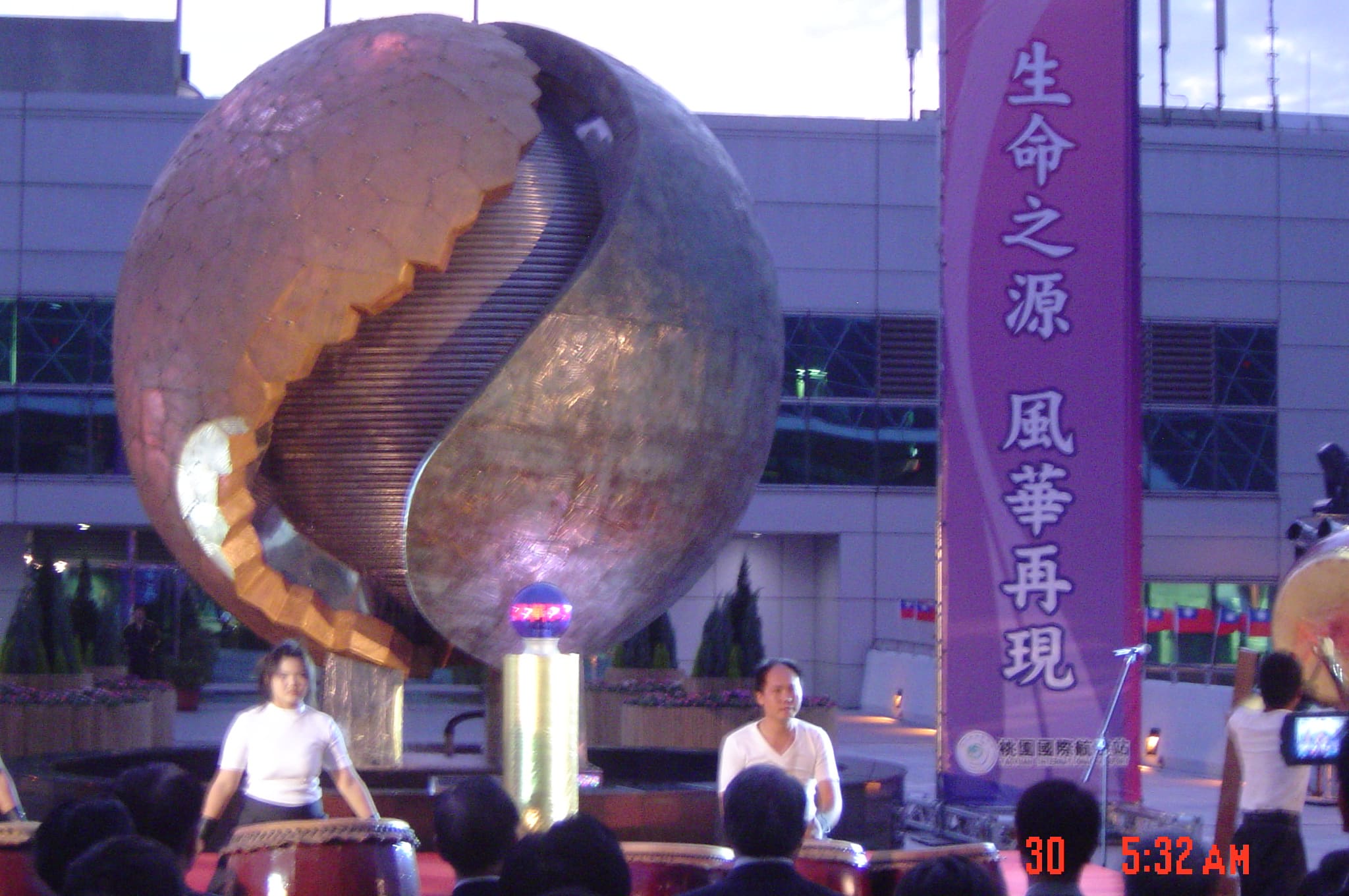 2007桃園機場裝置藝術圖片
