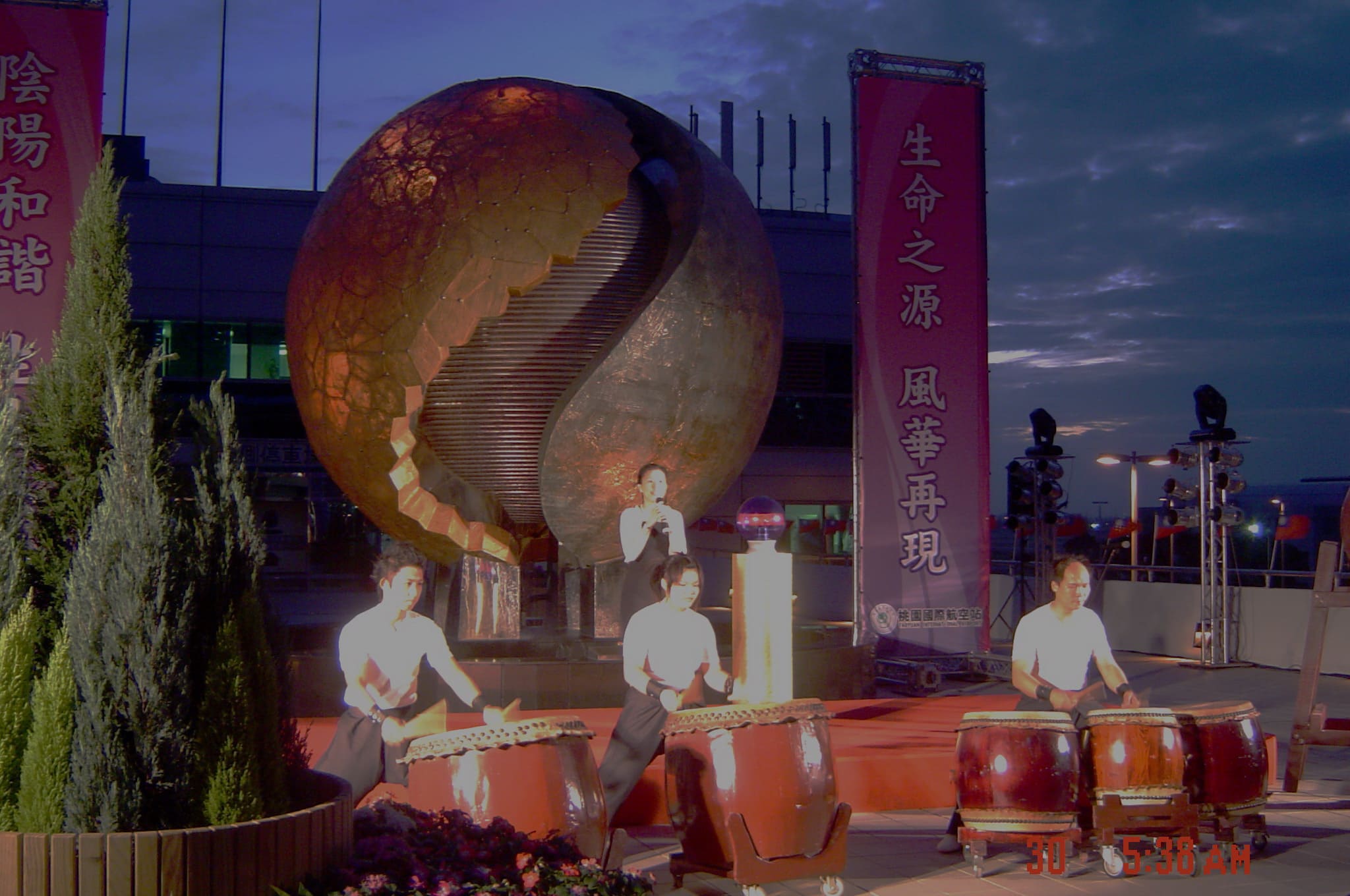 2007桃園機場裝置藝術圖片