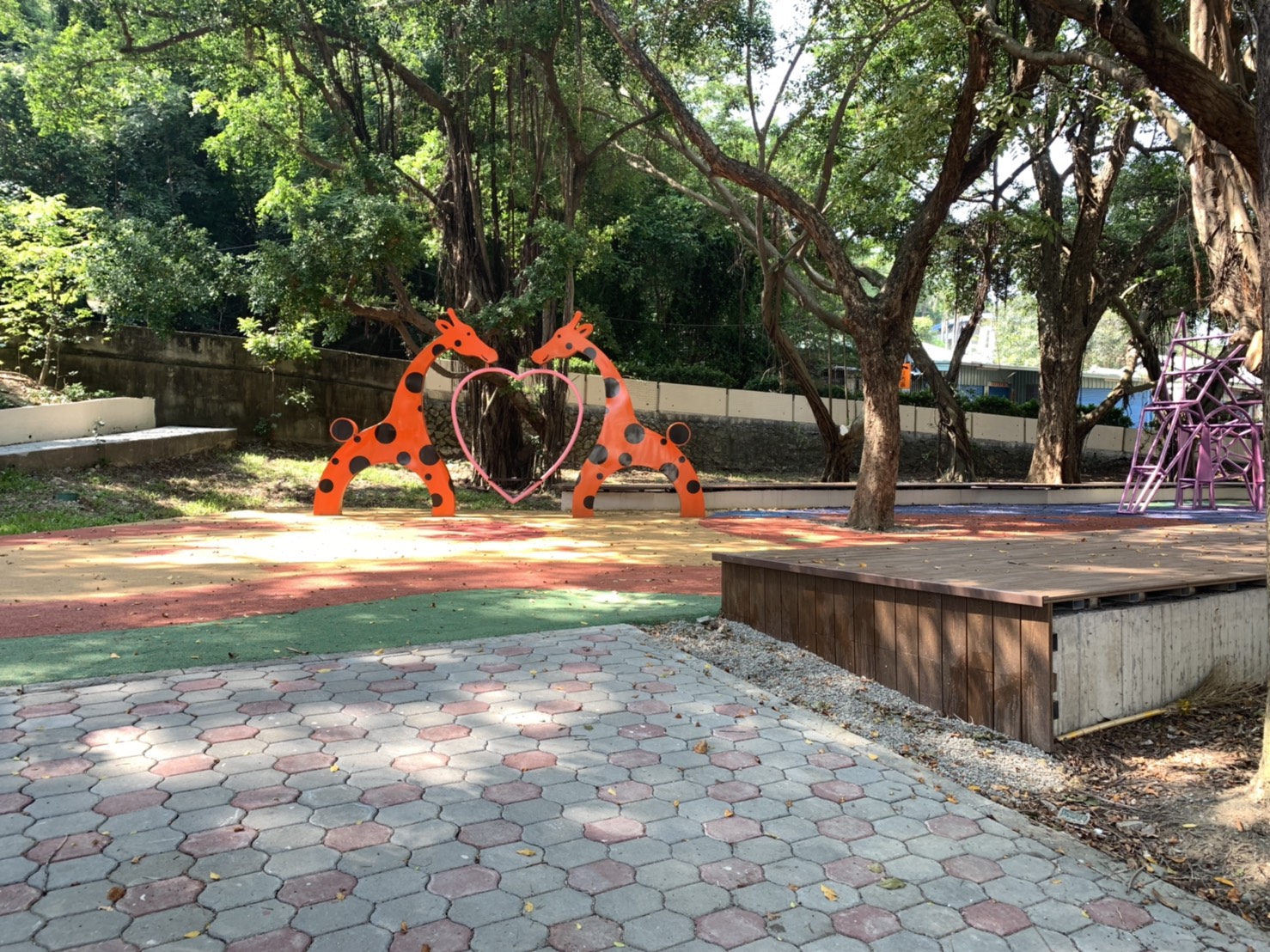 壽山公園大象長頸錄造型圖片